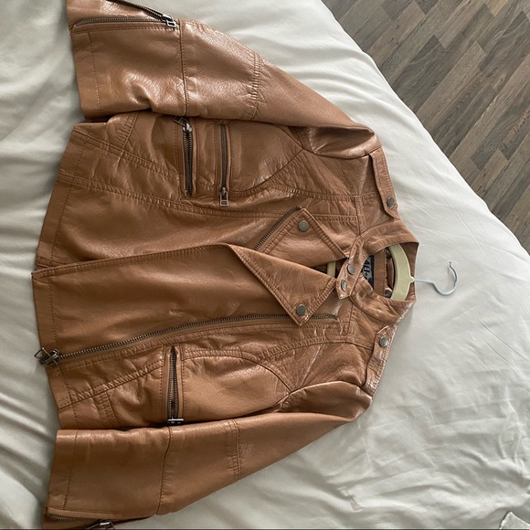 Leather Jacket! - Picture 2 of 4